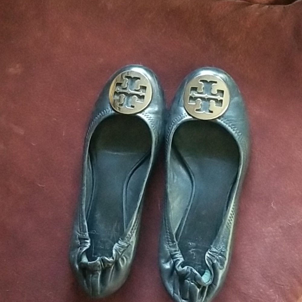 Tory Burch minnie ballet flats black 7. 7.5 in a separate listing.